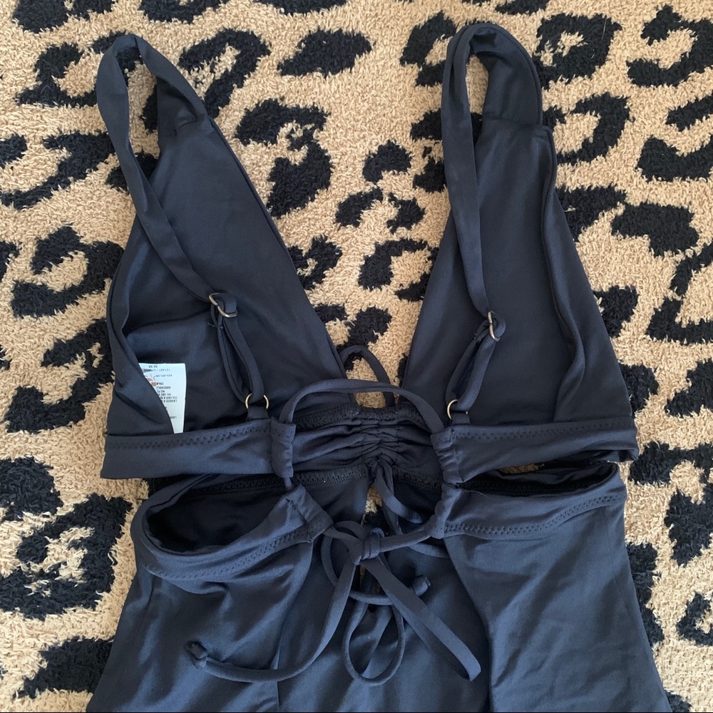 Becca Solid Socialite Split One-Piece Swimsuit - image 7